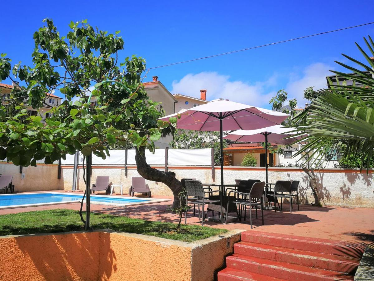 Apartments Bilic With Garden & Swimming Pool - 50M From The Beach Пьешчана-Увала Экстерьер фото
