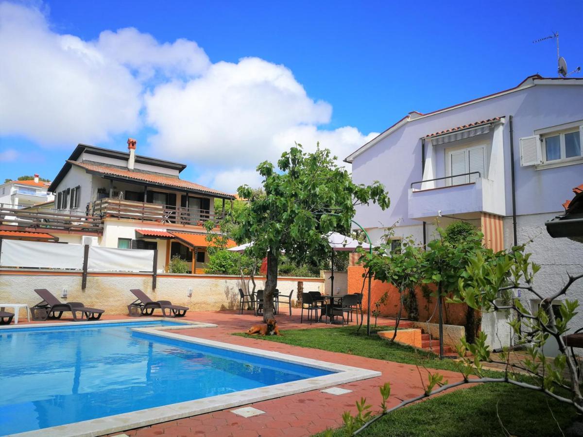 Apartments Bilic With Garden & Swimming Pool - 50M From The Beach Пьешчана-Увала Экстерьер фото