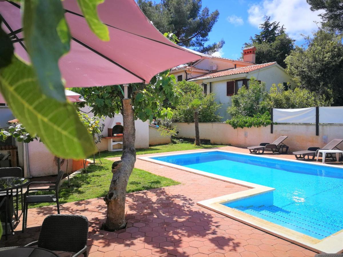 Apartments Bilic With Garden & Swimming Pool - 50M From The Beach Пьешчана-Увала Экстерьер фото