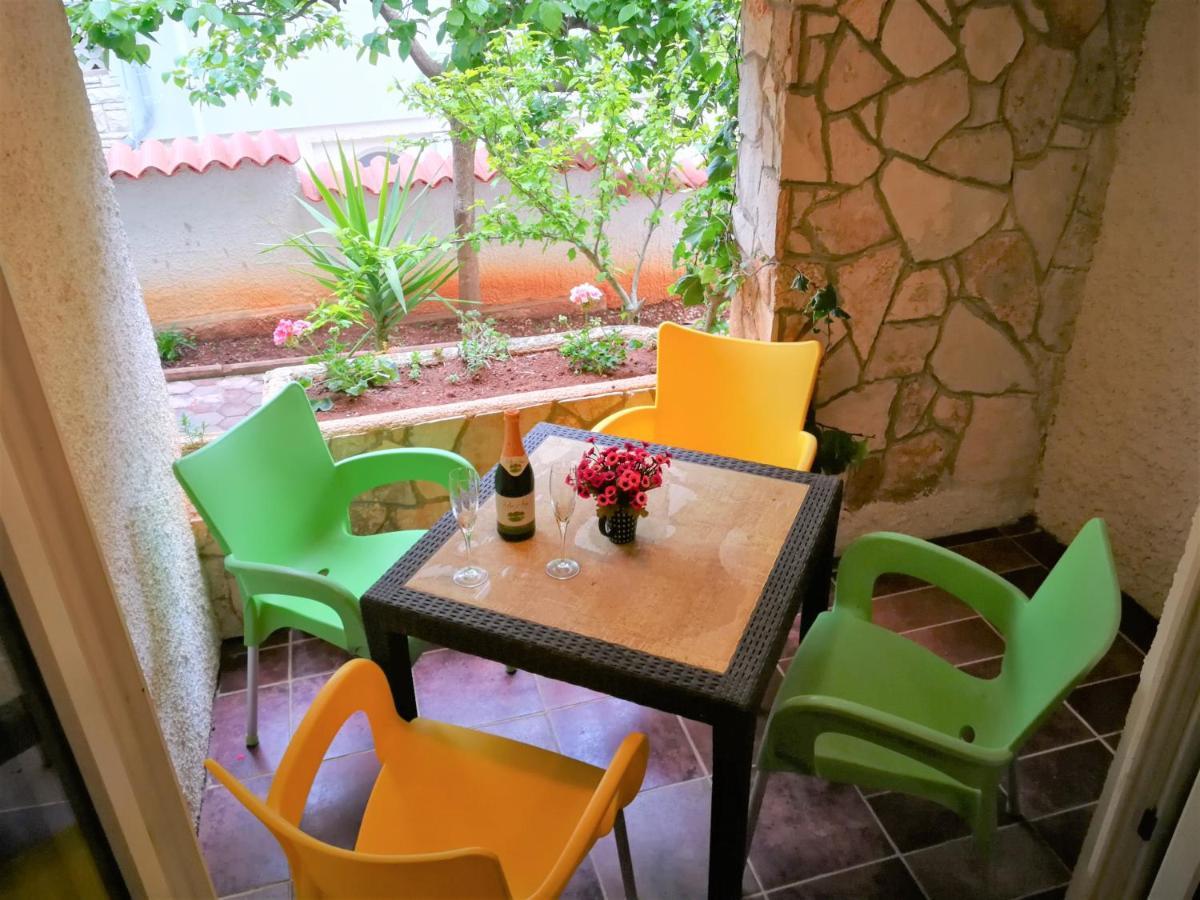 Apartments Bilic With Garden & Swimming Pool - 50M From The Beach Пьешчана-Увала Экстерьер фото
